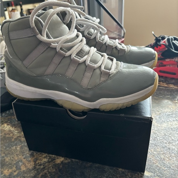Jordan 11 mid cool grey,  size 9,5 - Picture 2 of 5